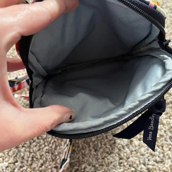 Vera Bradley Crossbody - Picture 5 of 8
